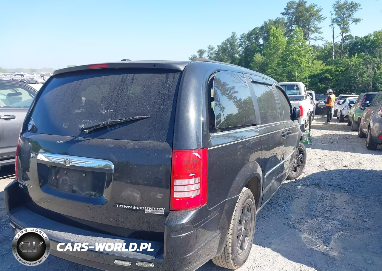 2010 Chrysler Town & Country Touring Plus VIN:2A4RR8DX7AR320713 - 4
