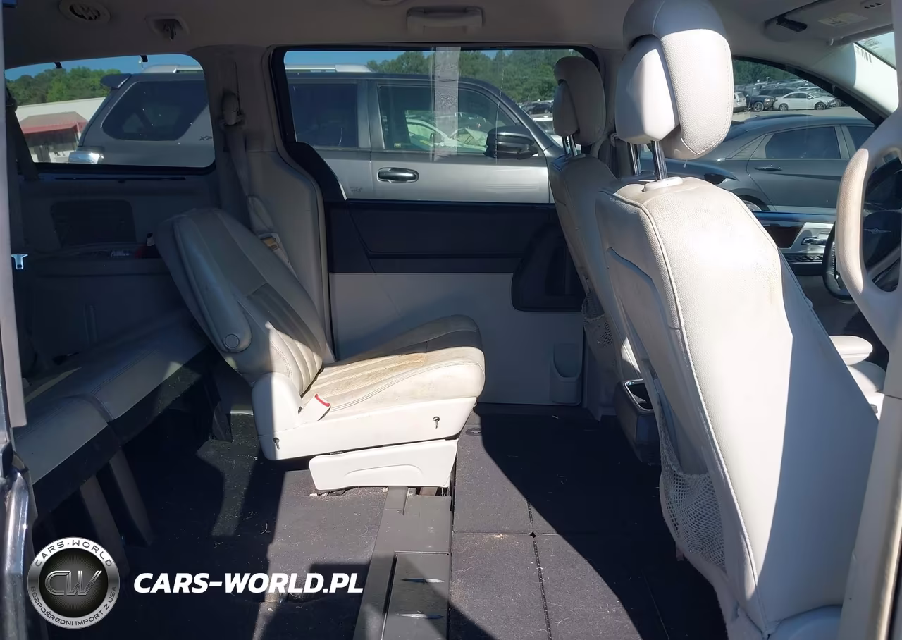 2010 Chrysler Town & Country Touring Plus VIN:2A4RR8DX7AR320713 - 8