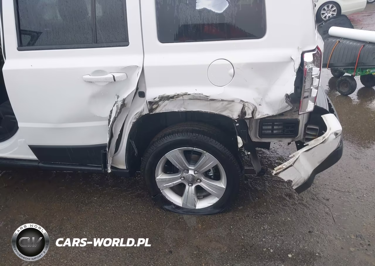 2015 Jeep Patriot Latitude VIN:1C4NJRFB3FD258448 - 6