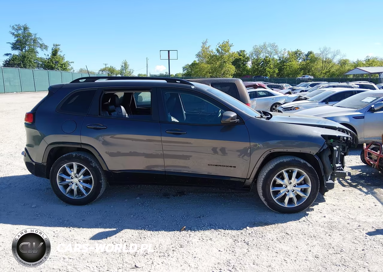 2018 Jeep Cherokee Latitude Tech Connect 4X4 VIN:1C4PJMCX8JD614025 - 14