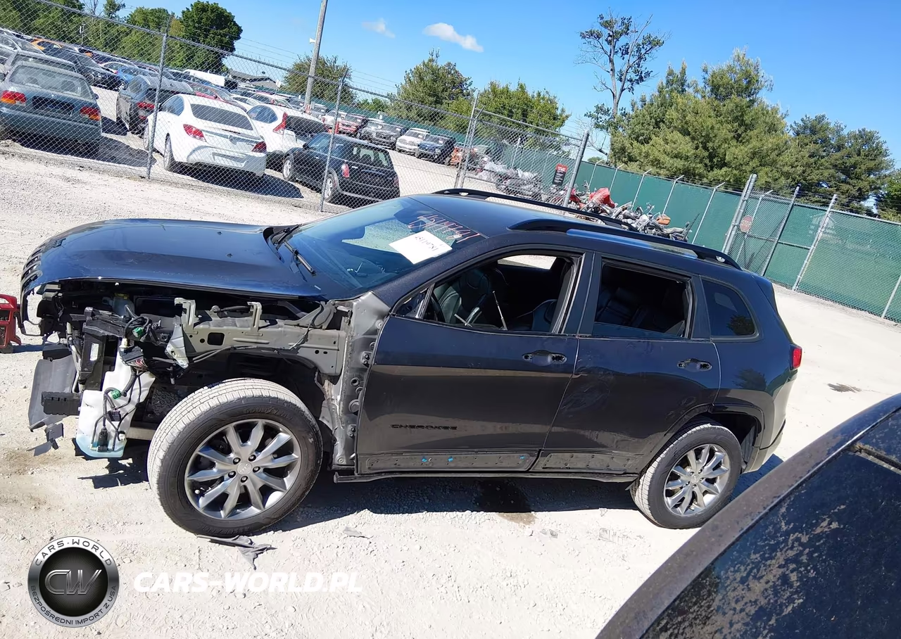 2018 Jeep Cherokee Latitude Tech Connect 4X4 VIN:1C4PJMCX8JD614025 - 15