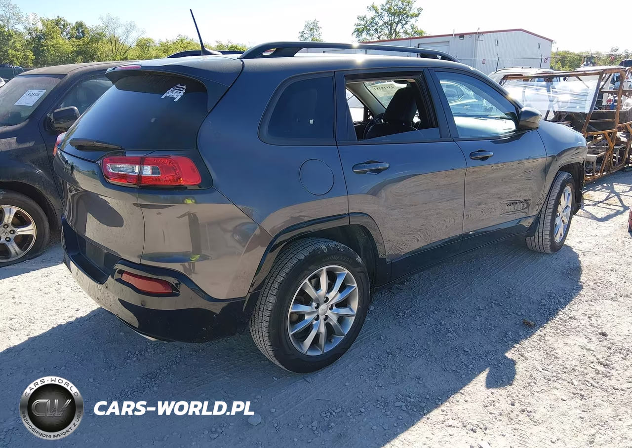 2018 Jeep Cherokee Latitude Tech Connect 4X4 VIN:1C4PJMCX8JD614025 - 4