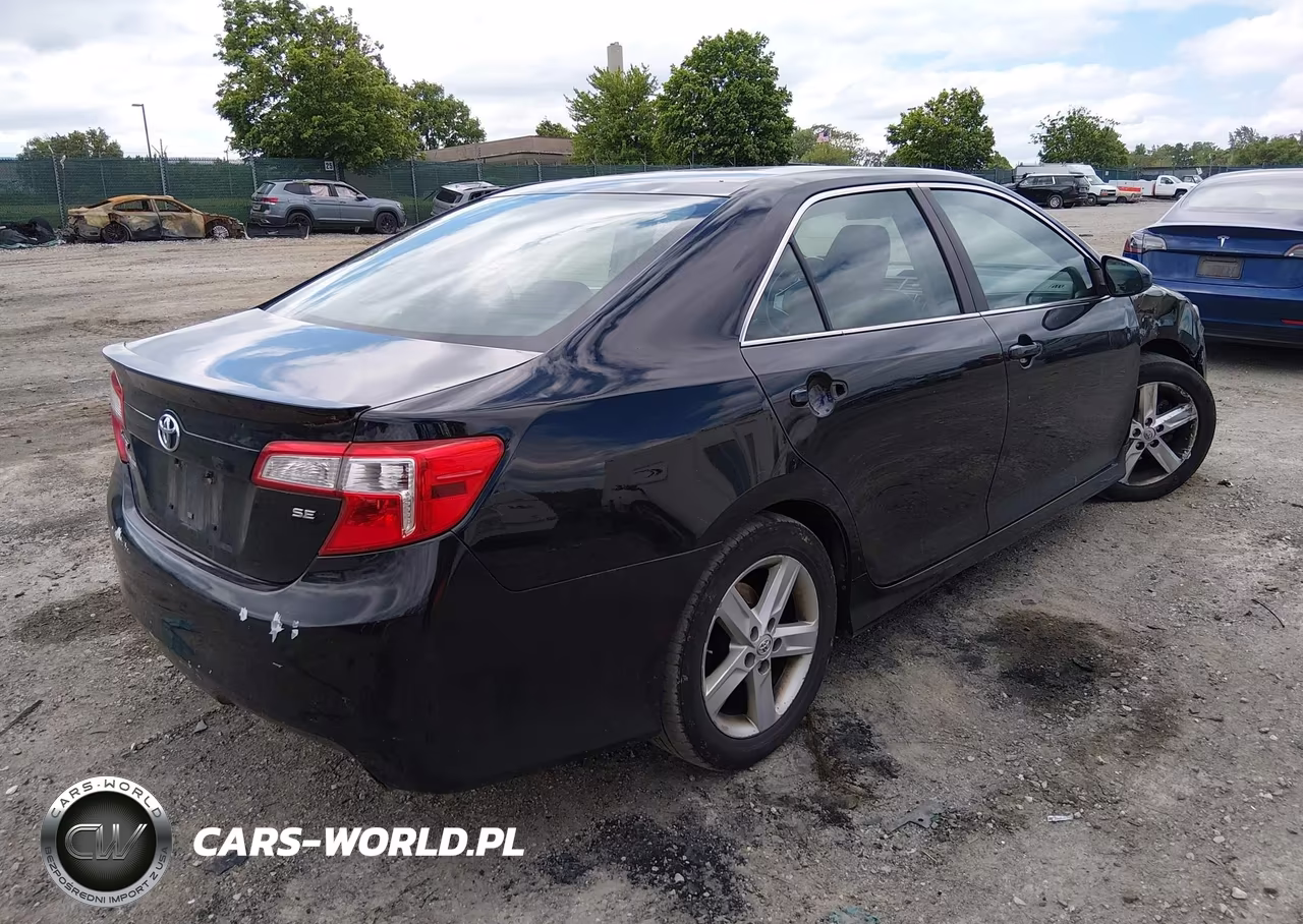 2014 Toyota Camry Se VIN:4T1BF1FK5EU313837 - 4