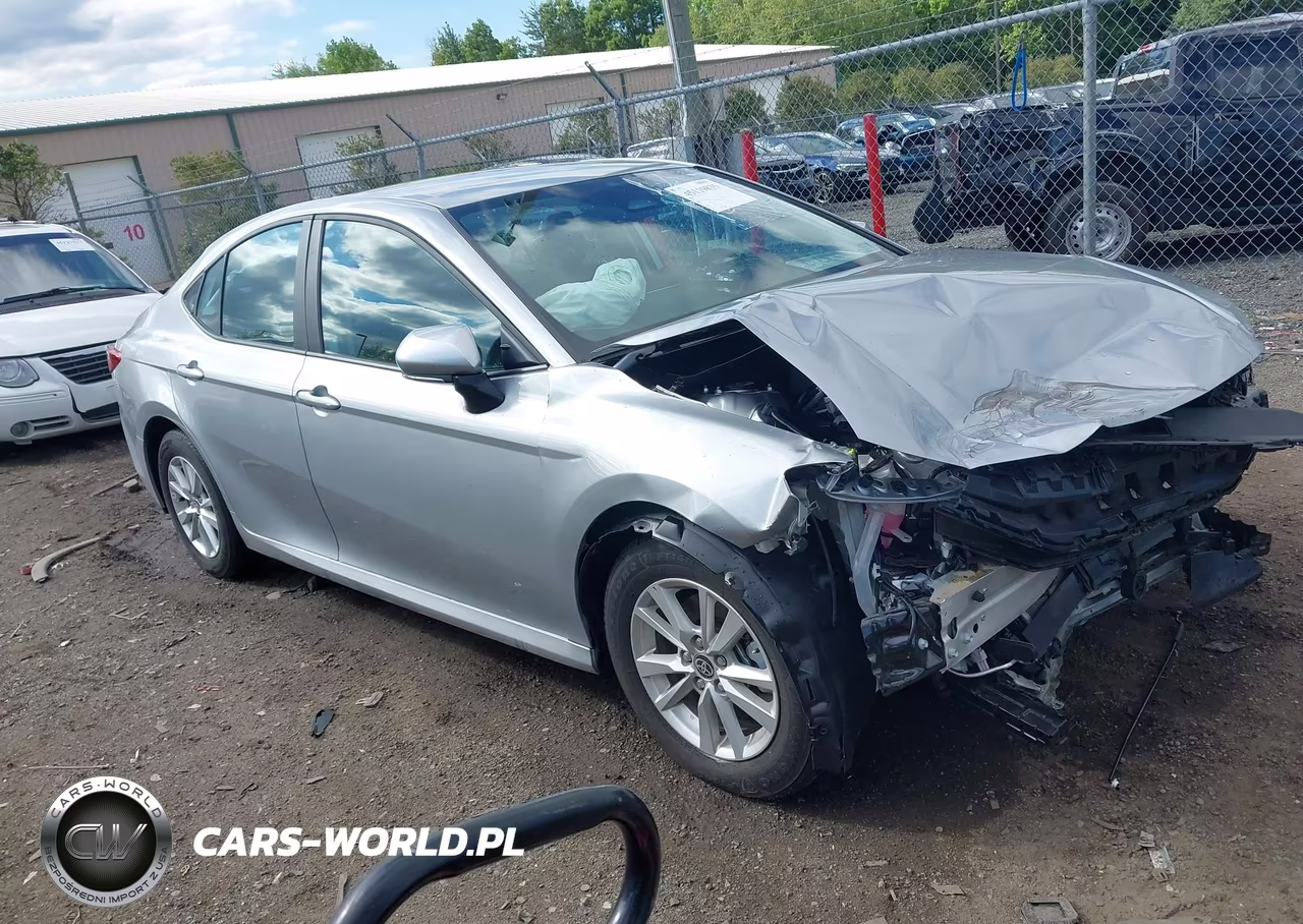 2025 Toyota Camry Le – zdjęcie 1 z 18