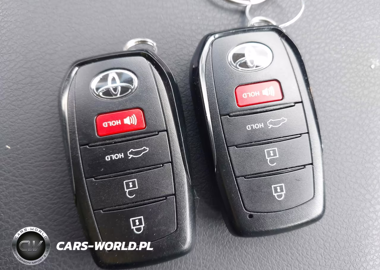 2025 Toyota Camry Le VIN:4T1DAACK7SU105675 - 11