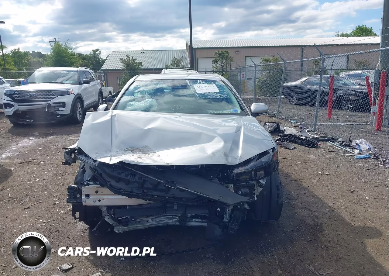 2025 Toyota Camry Le VIN:4T1DAACK7SU105675 - 13