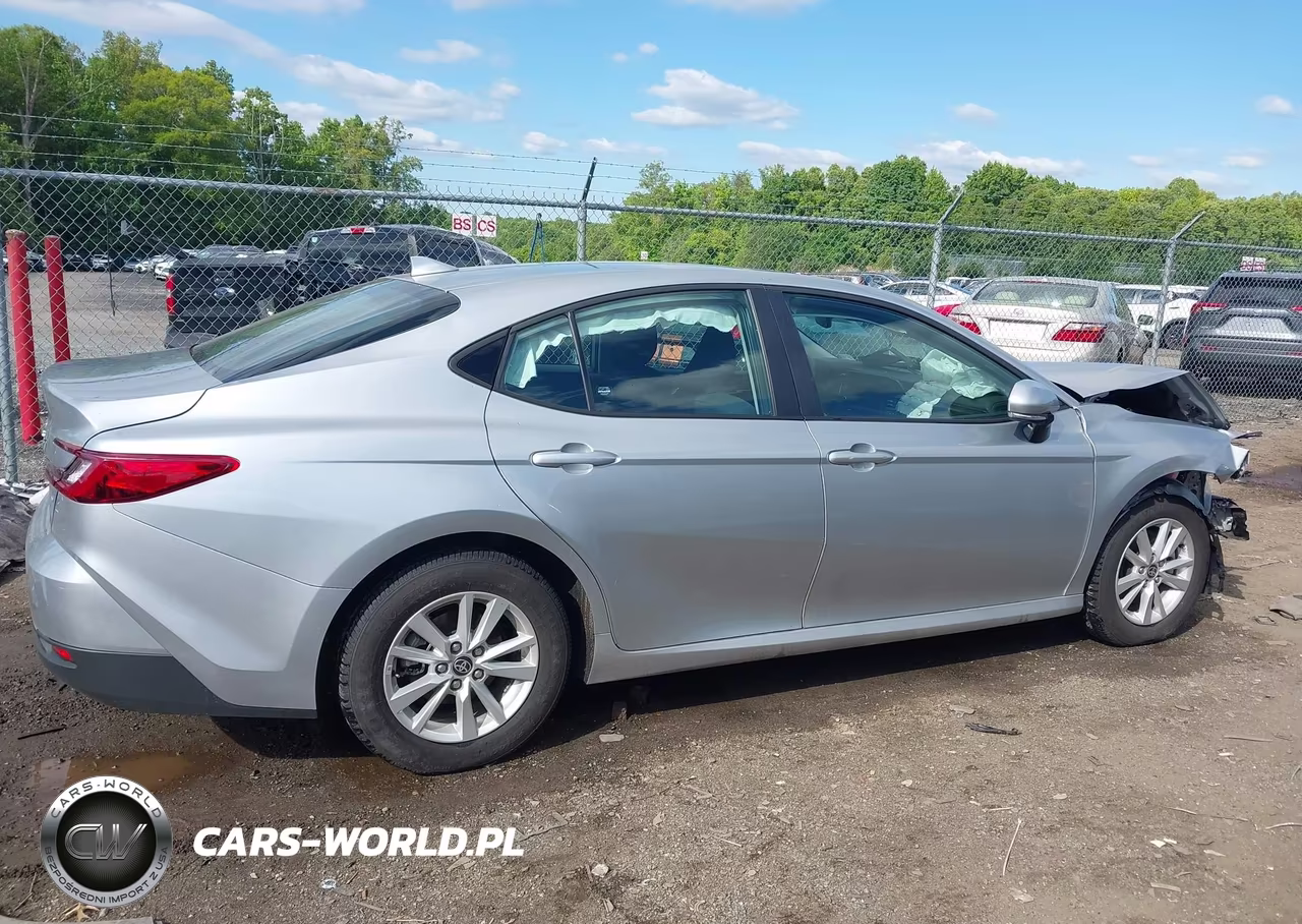 2025 Toyota Camry Le VIN:4T1DAACK7SU105675 - 14