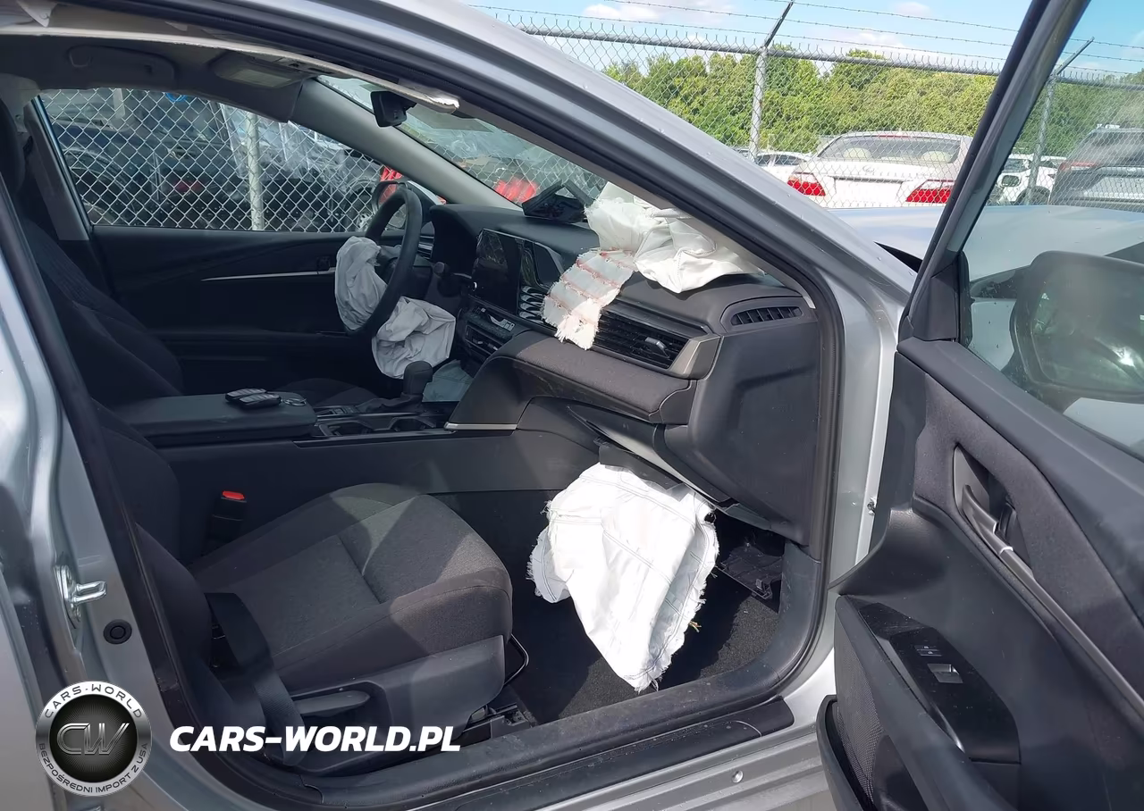2025 Toyota Camry Le VIN:4T1DAACK7SU105675 - 5