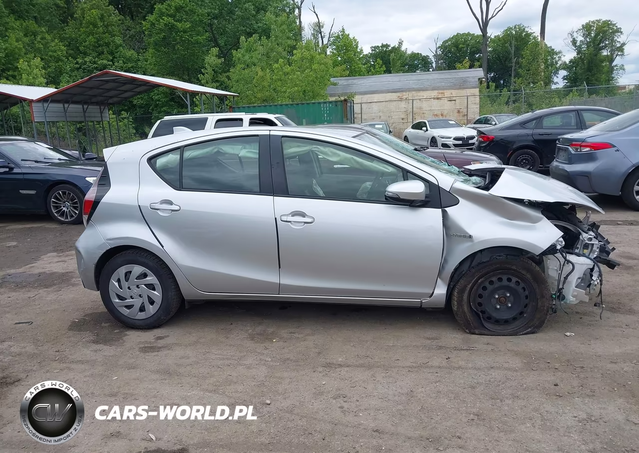 2016 Toyota Prius C Two VIN:JTDKDTB36G1134490 - 13