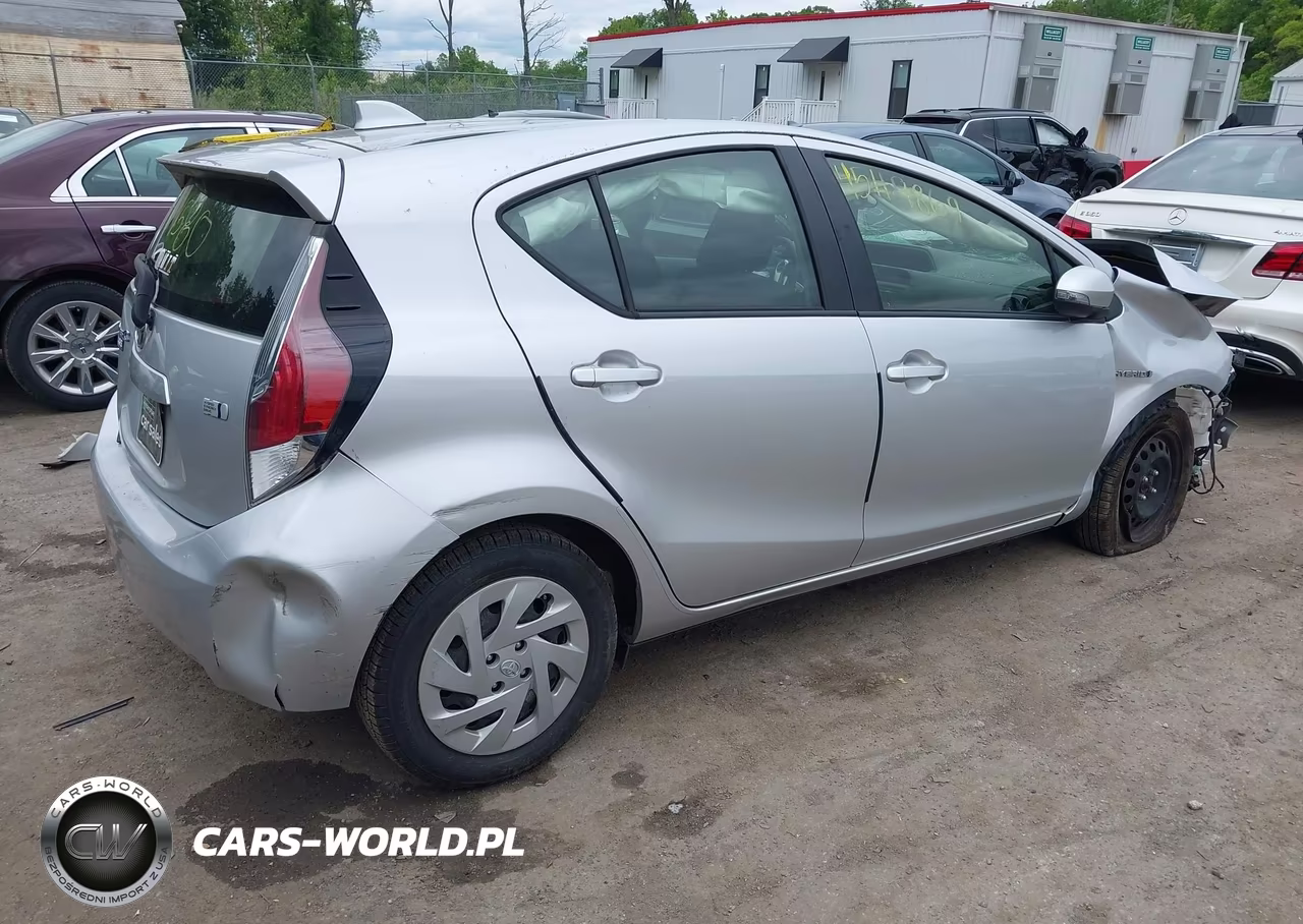 2016 Toyota Prius C Two VIN:JTDKDTB36G1134490 - 4