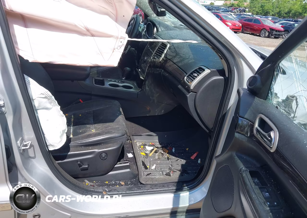 2012 Jeep Grand Cherokee Laredo VIN:1C4RJFAG2CC219760 - 5