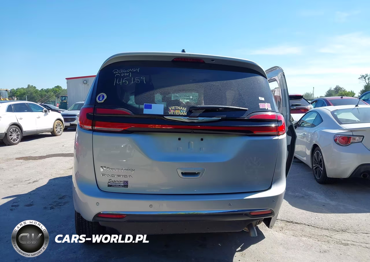 2024 Chrysler Pacifica Touring L VIN:2C4RC1BG1RR145159 - 15