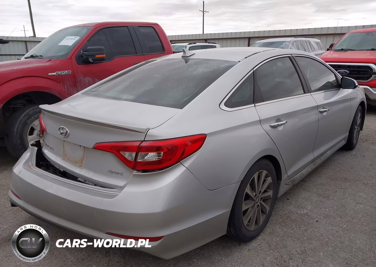 2015 Hyundai Sonata Sport VIN:5NPE34AF9FH111732 - 4