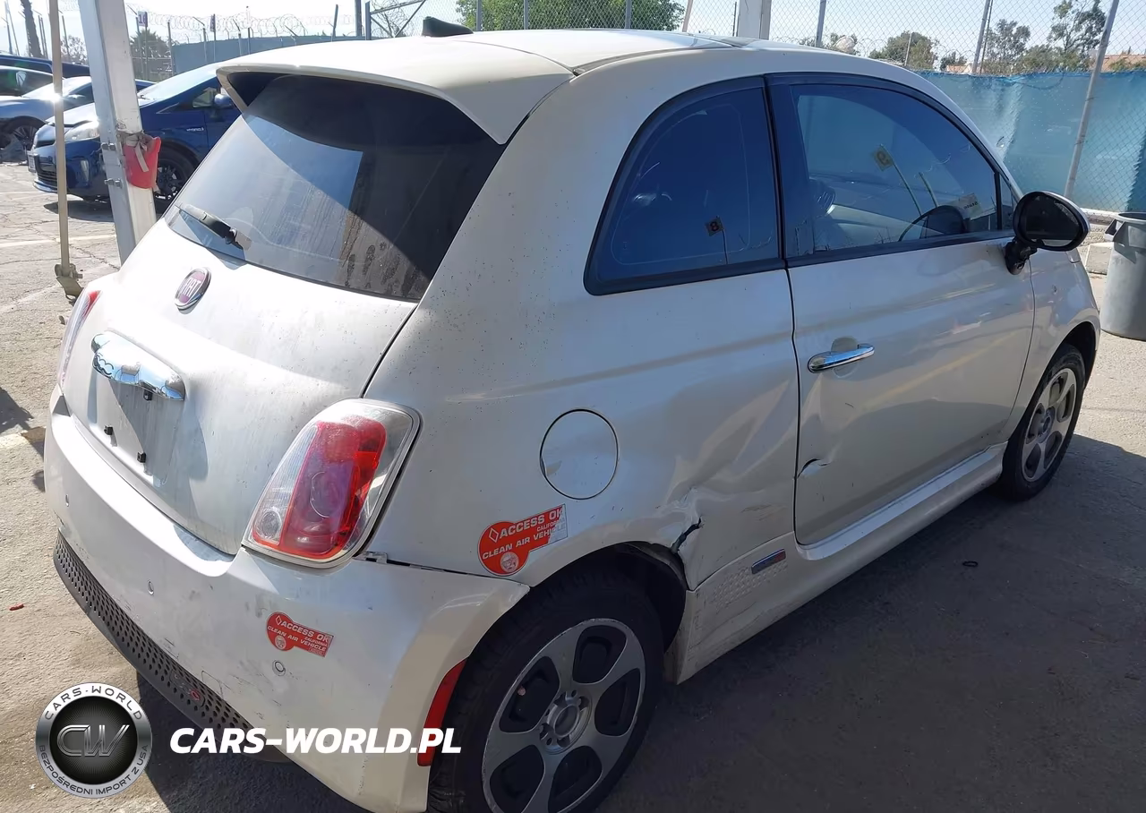 2017 Fiat 500E Battery Electric VIN:3C3CFFGE6HT502921 - 4