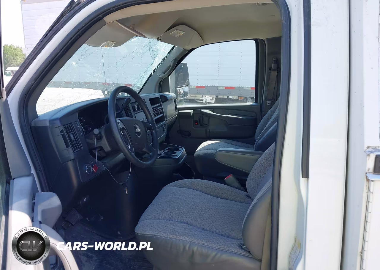 2009 Chevrolet Express Cutaway Work Van VIN:1GBHG31C991123333 - 12