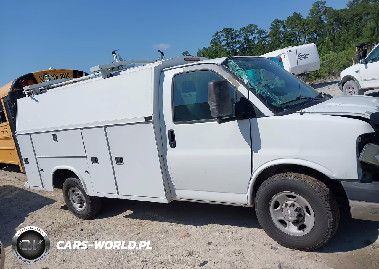2009 Chevrolet Express Cutaway Work Van VIN:1GBHG31C991123333 - 14