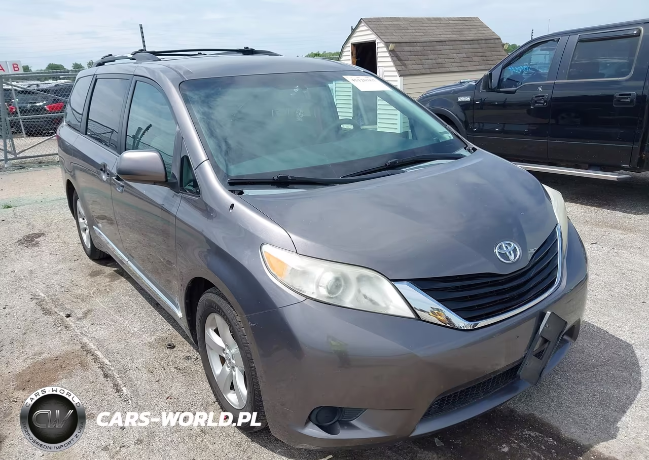 2013 Toyota Sienna Le V6 8 Passenger – zdjęcie 1 z 16