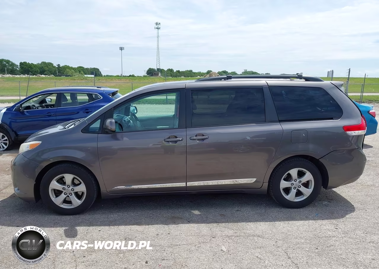 2013 Toyota Sienna Le V6 8 Passenger VIN:5TDKK3DC6DS303909 - 14