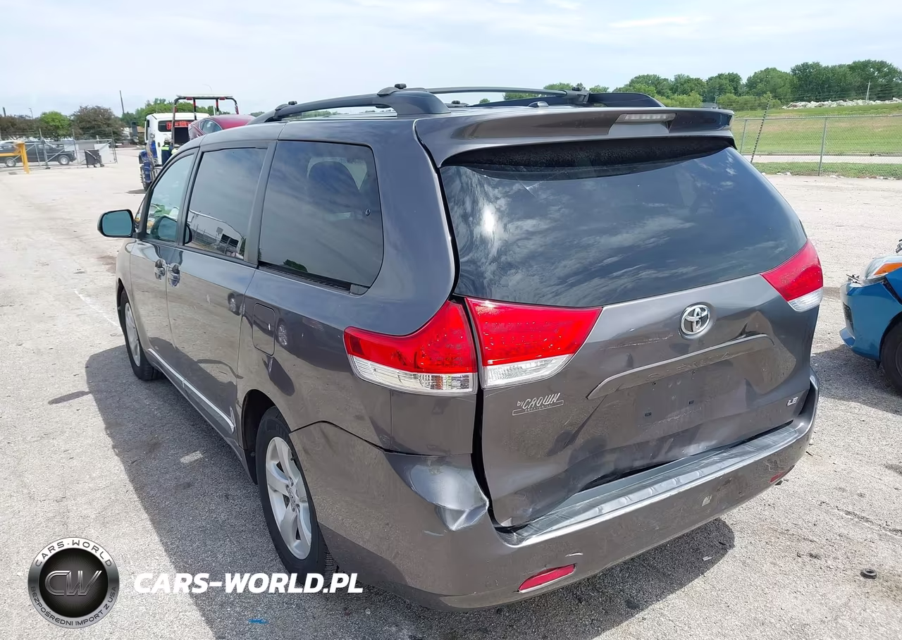 2013 Toyota Sienna Le V6 8 Passenger VIN:5TDKK3DC6DS303909 - 3