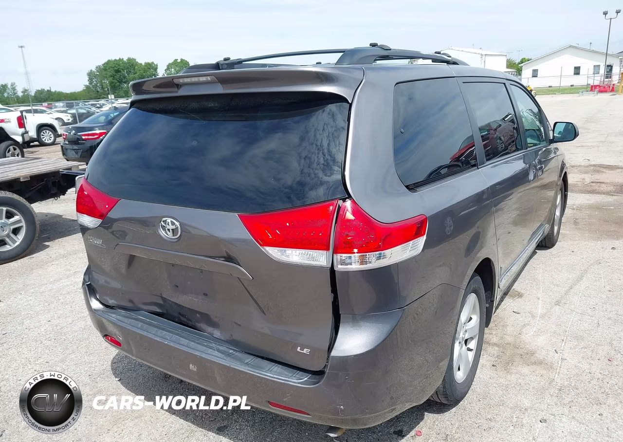 2013 Toyota Sienna Le V6 8 Passenger VIN:5TDKK3DC6DS303909 - 4