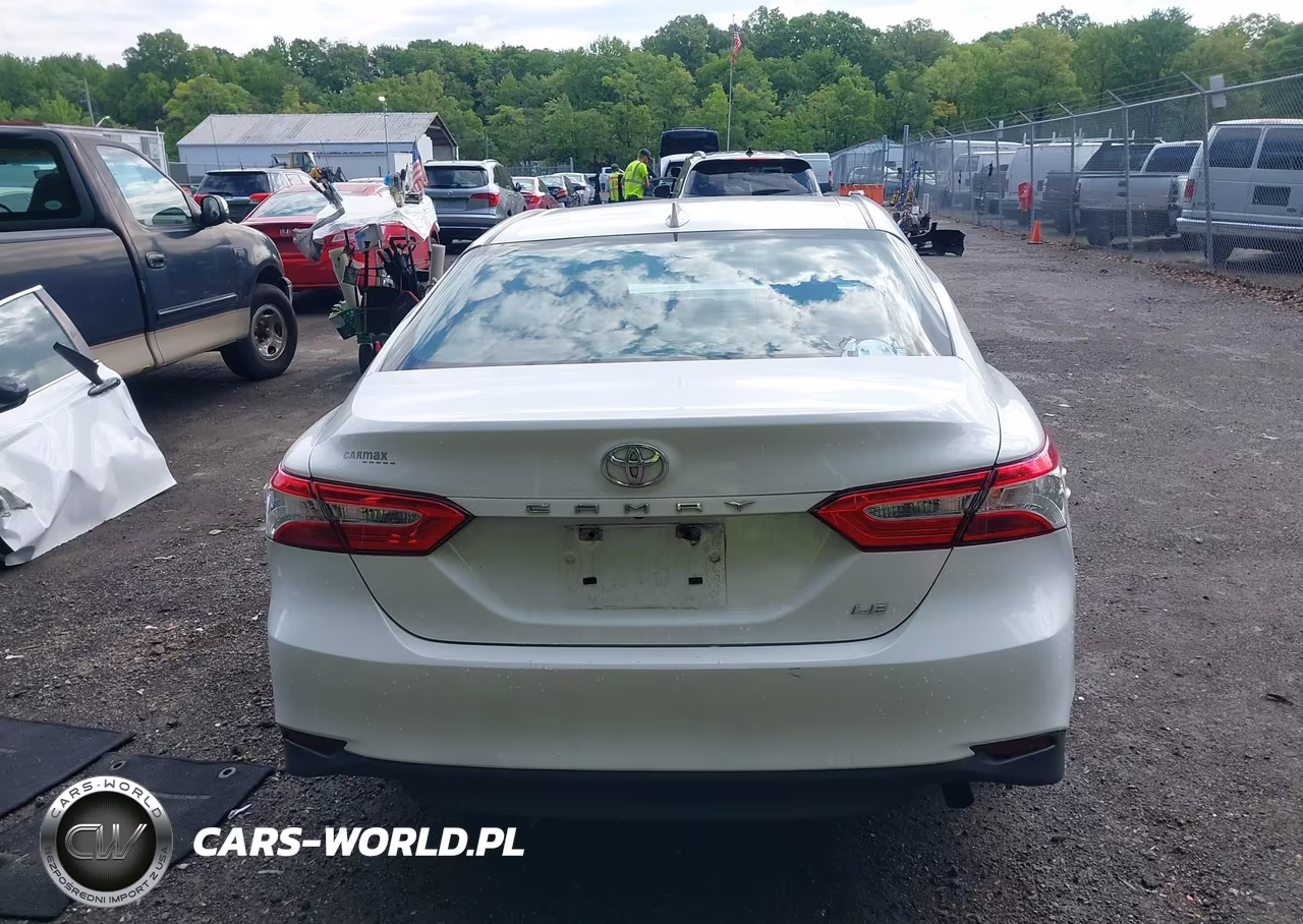 2019 Toyota Camry Le VIN:4T1B11HK8KU754420 - 15