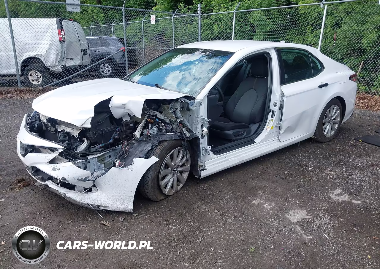 2019 Toyota Camry Le VIN:4T1B11HK8KU754420 - 2