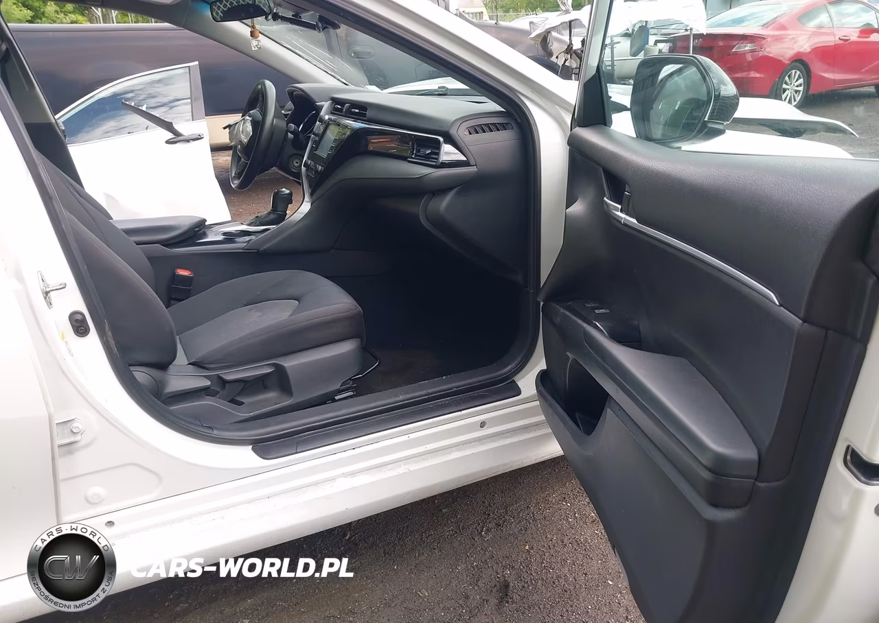 2019 Toyota Camry Le VIN:4T1B11HK8KU754420 - 5