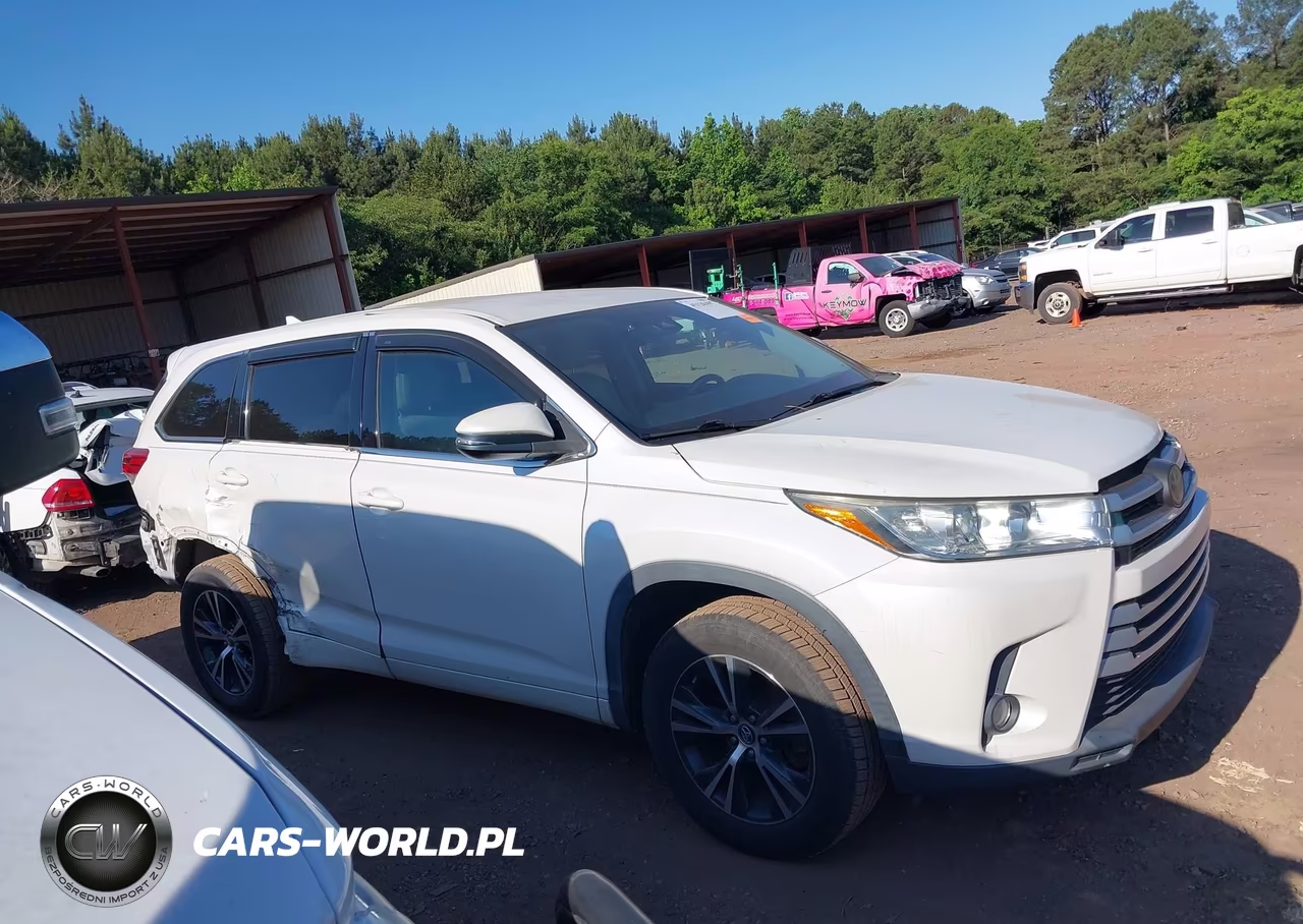 2018 Toyota Highlander Le Plus VIN:5TDZZRFH8JS239082 - 13