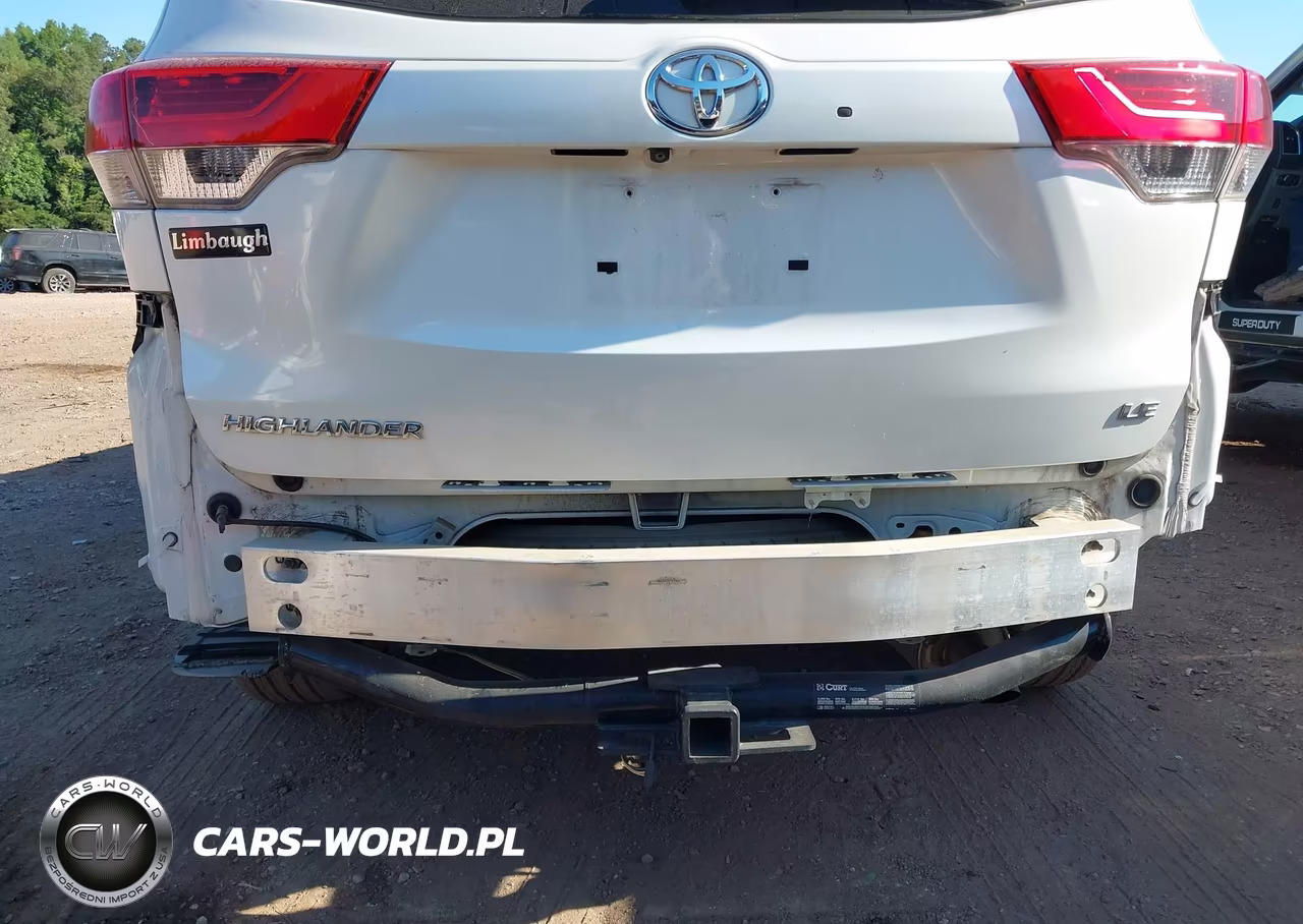 2018 Toyota Highlander Le Plus VIN:5TDZZRFH8JS239082 - 19