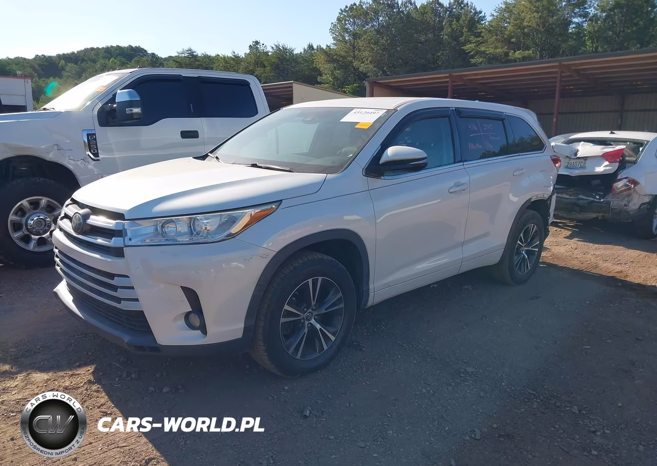 2018 Toyota Highlander Le Plus VIN:5TDZZRFH8JS239082 - 2