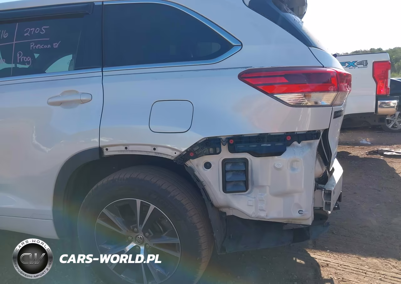 2018 Toyota Highlander Le Plus VIN:5TDZZRFH8JS239082 - 21