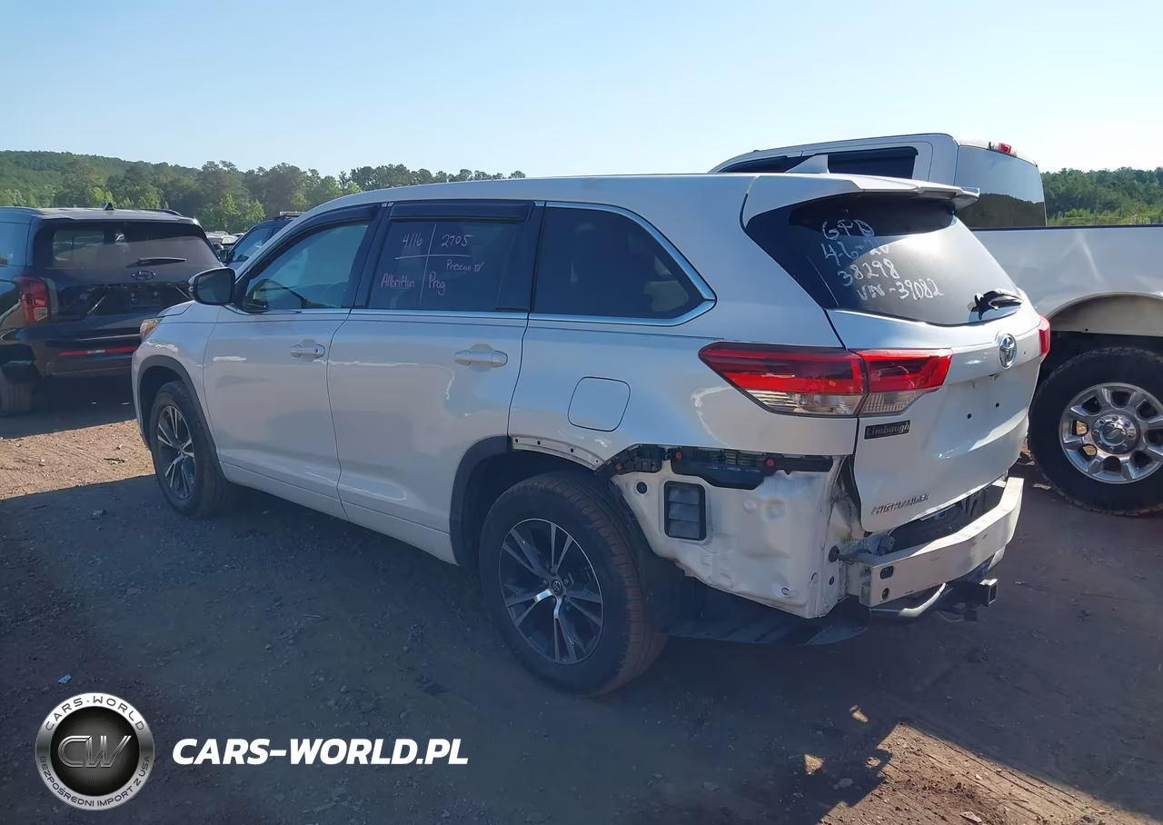 2018 Toyota Highlander Le Plus VIN:5TDZZRFH8JS239082 - 3