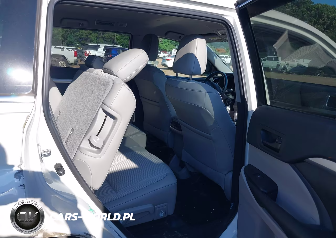 2018 Toyota Highlander Le Plus VIN:5TDZZRFH8JS239082 - 8