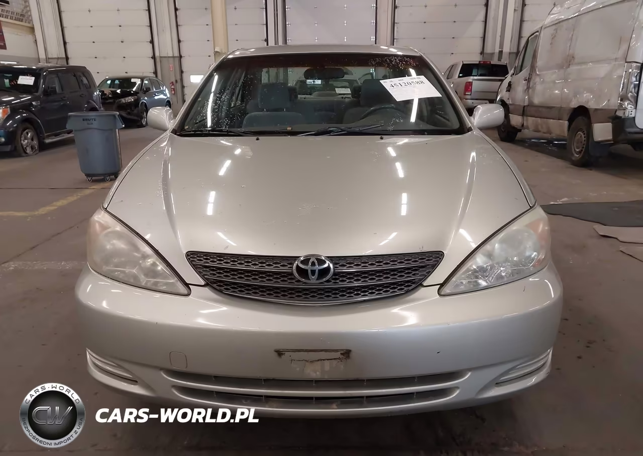 2002 Toyota Camry Le VIN:JTDBE32K220135221 - 13