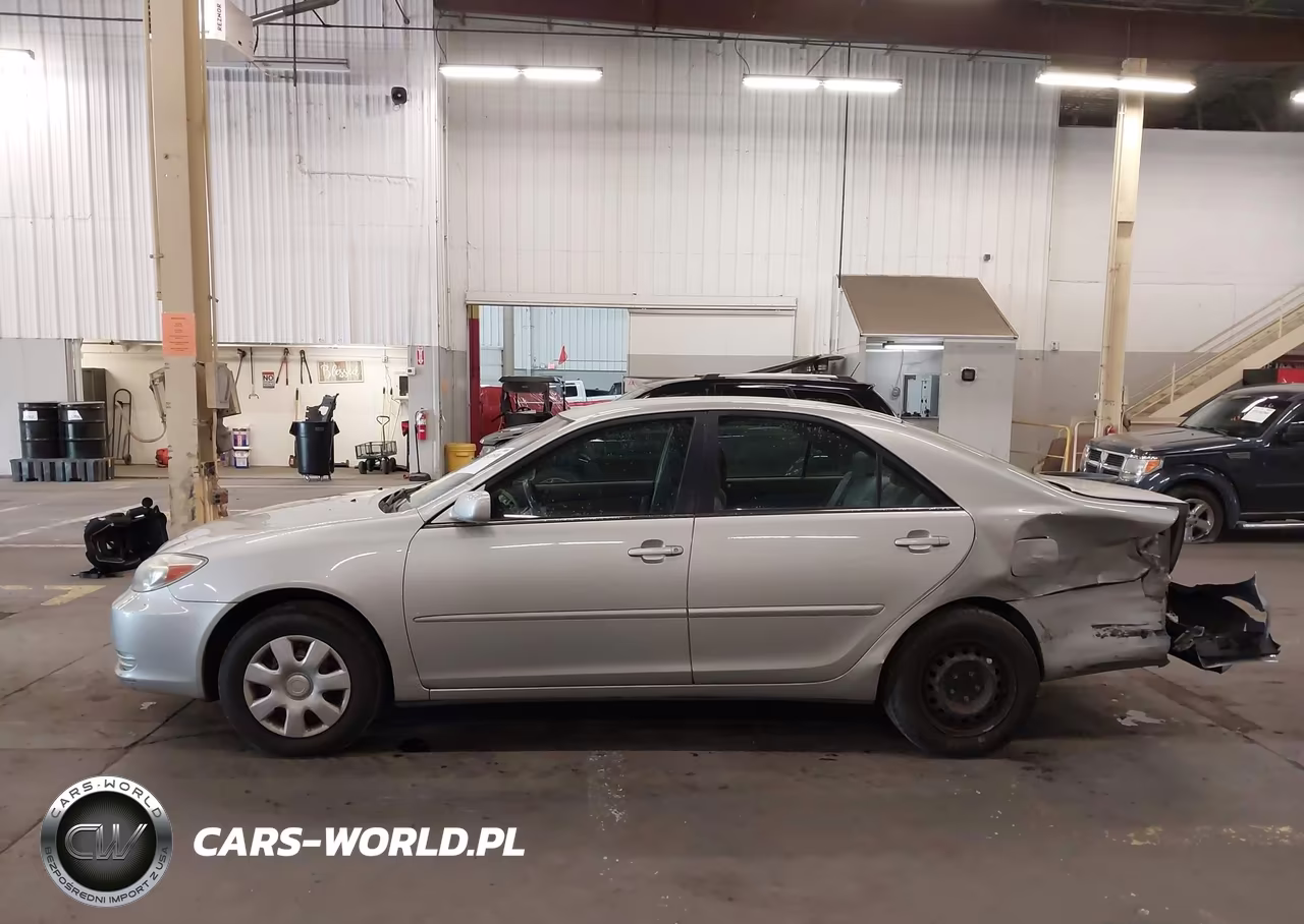 2002 Toyota Camry Le VIN:JTDBE32K220135221 - 15