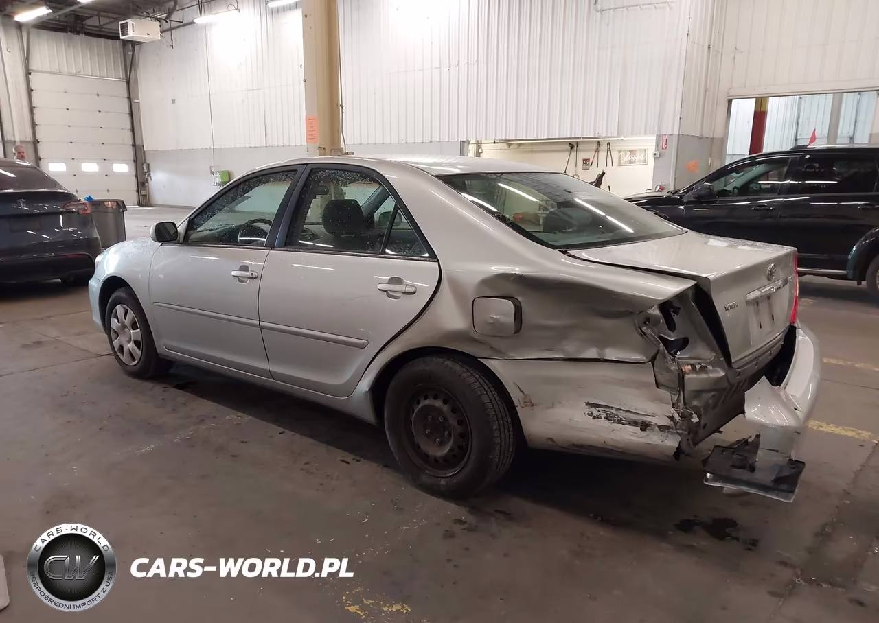 2002 Toyota Camry Le VIN:JTDBE32K220135221 - 3