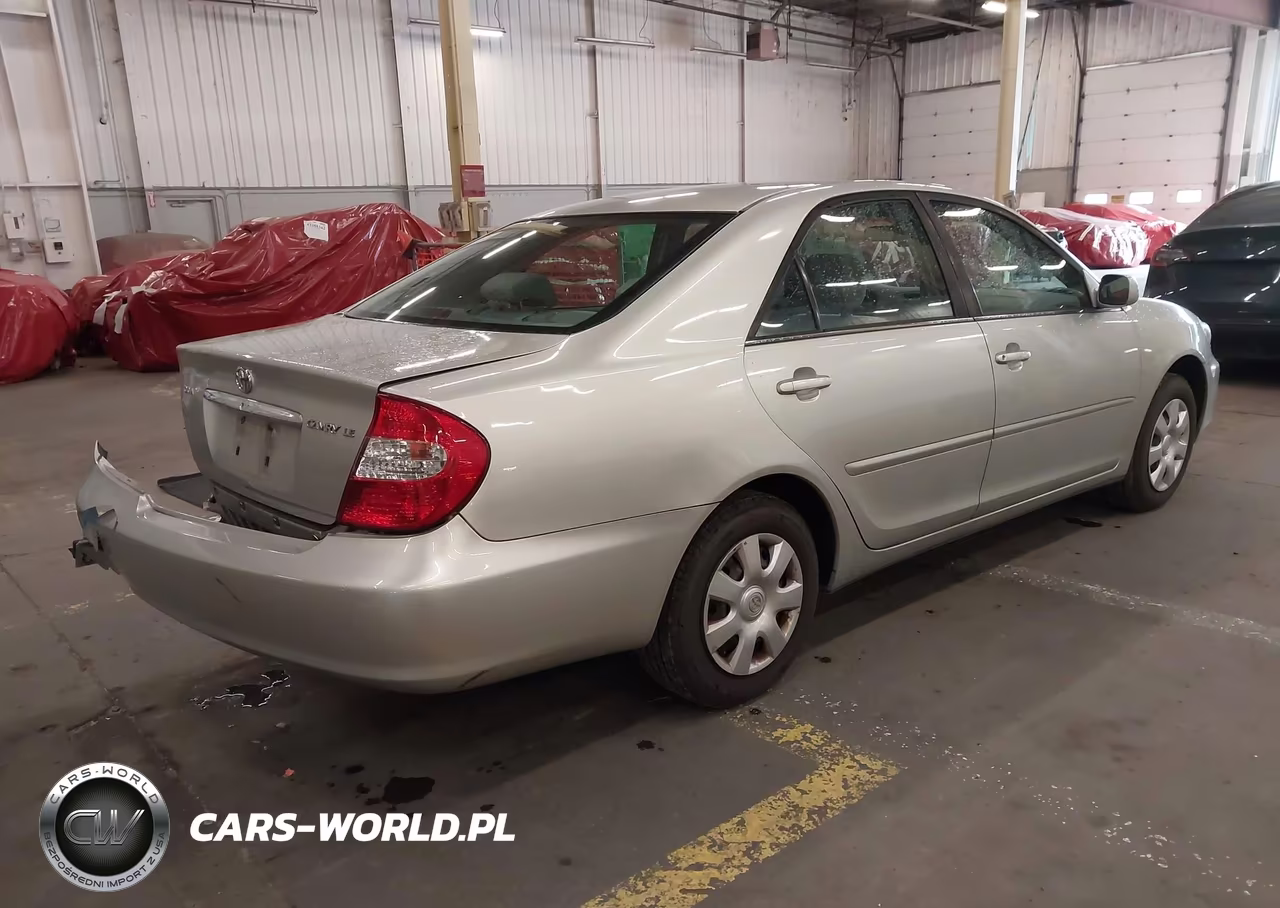 2002 Toyota Camry Le VIN:JTDBE32K220135221 - 4