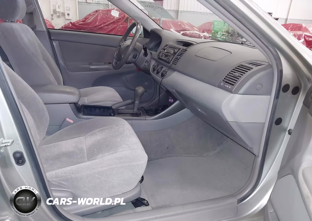 2002 Toyota Camry Le VIN:JTDBE32K220135221 - 5