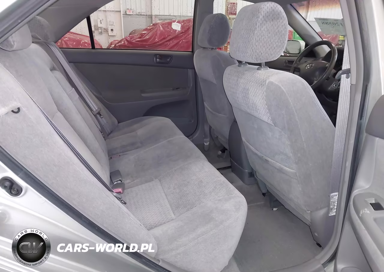 2002 Toyota Camry Le VIN:JTDBE32K220135221 - 8