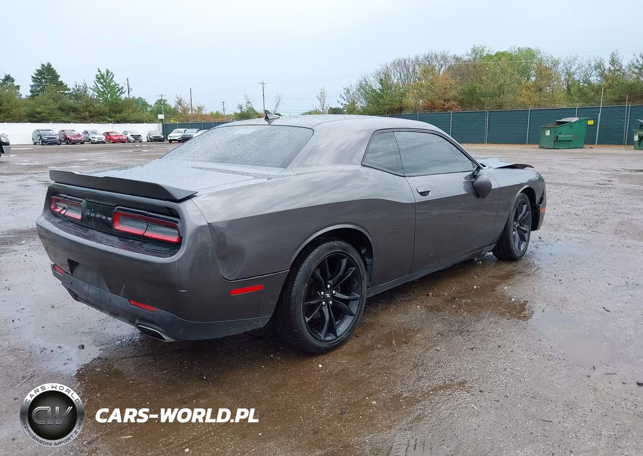 2018 Dodge Challenger Sxt Plus VIN:2C3CDZAG5JH276869 - 4