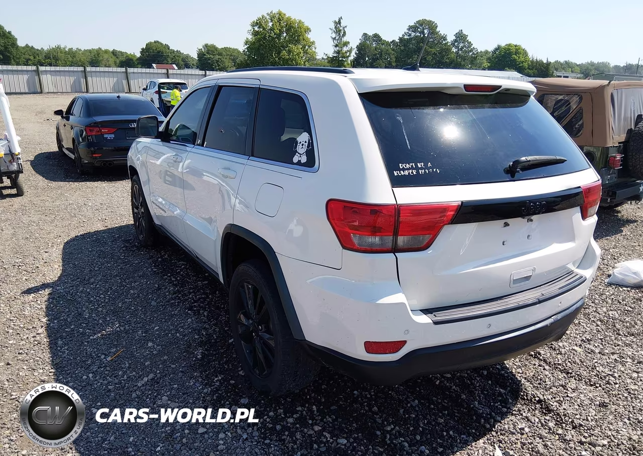 2012 Jeep Grand Cherokee Laredo VIN:1C4RJEAG0CC355945 - 3