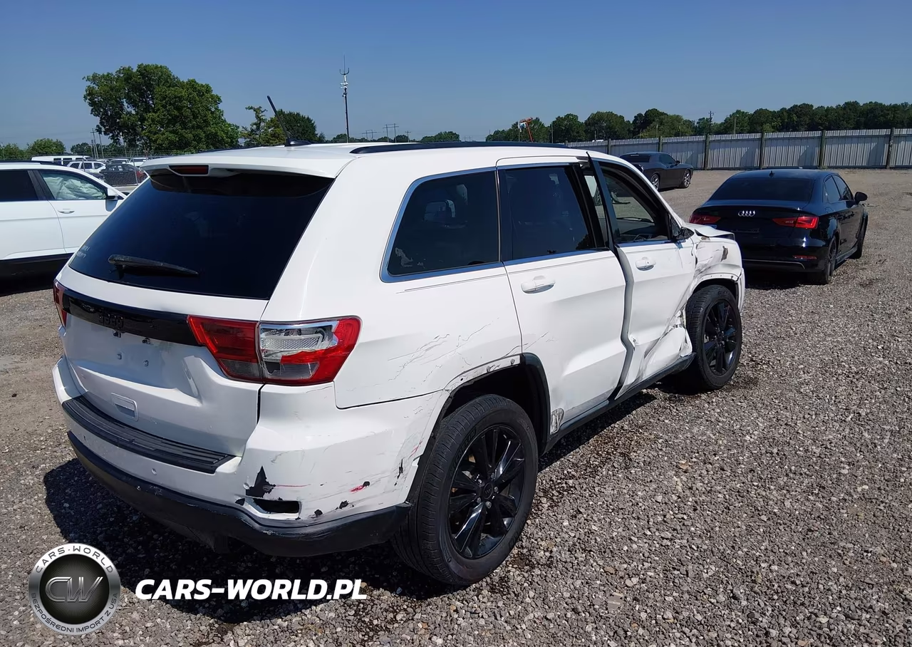 2012 Jeep Grand Cherokee Laredo VIN:1C4RJEAG0CC355945 - 4