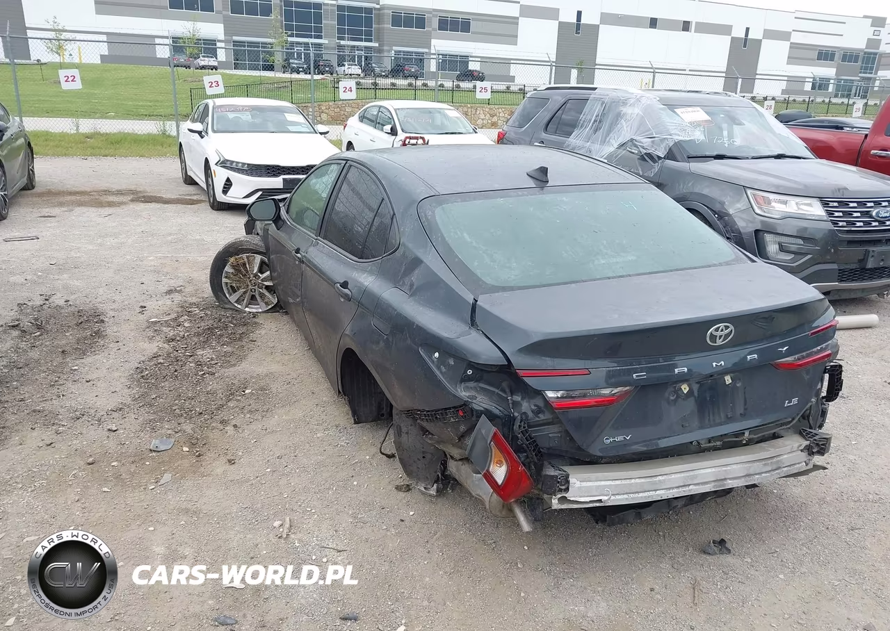 2025 Toyota Camry Le VIN:4T1DAACK5SU030913 - 3
