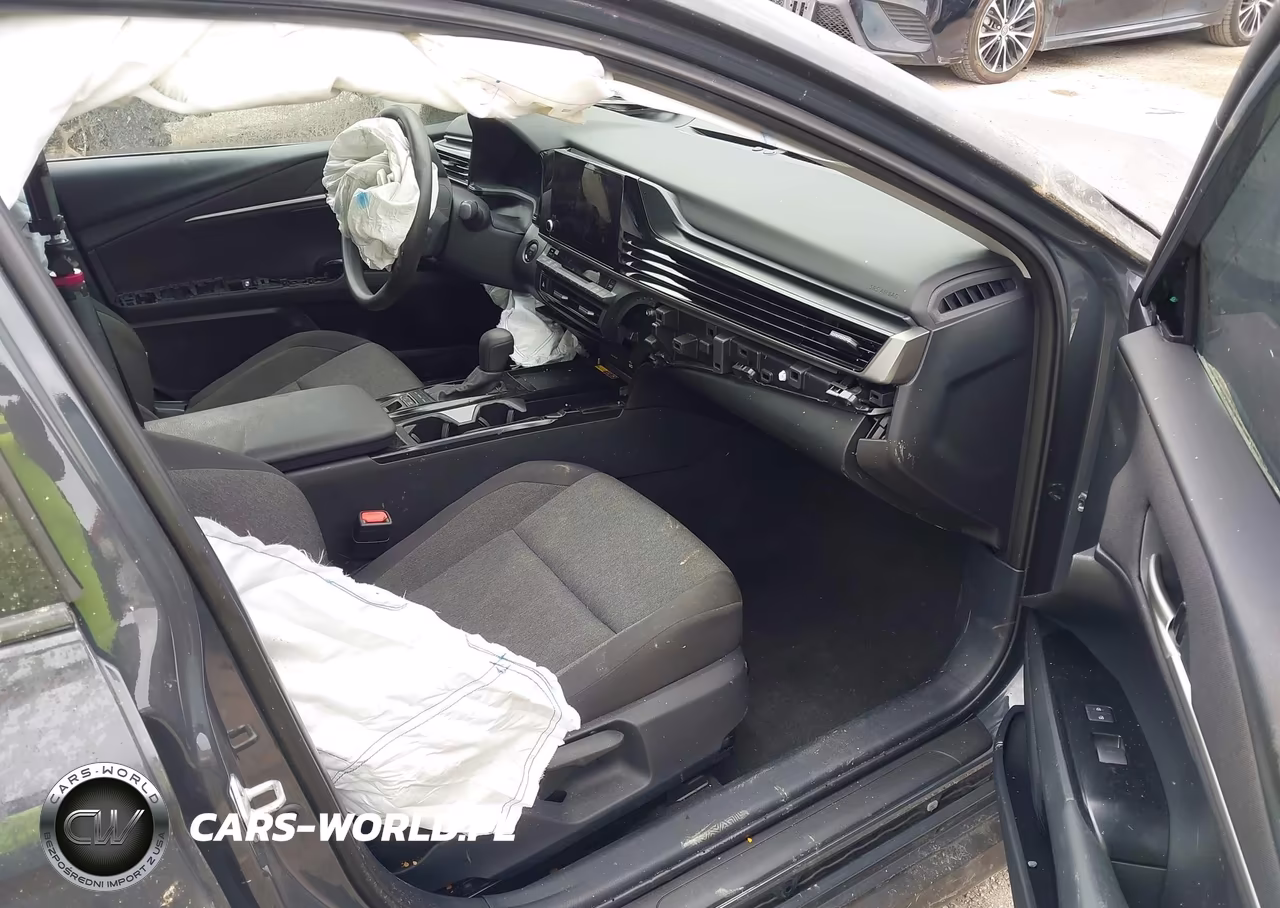 2025 Toyota Camry Le VIN:4T1DAACK5SU030913 - 5