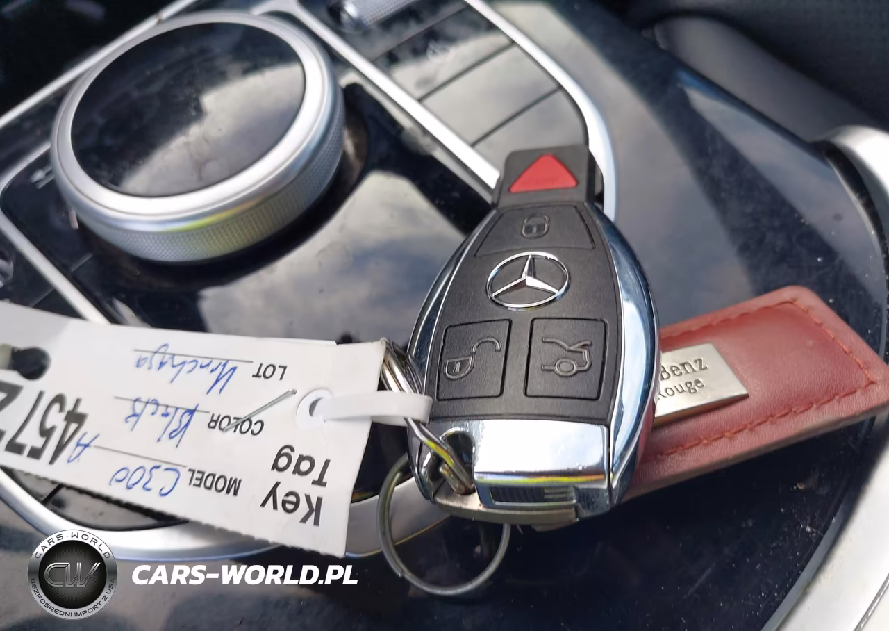 2018 Mercedes-Benz C 300 VIN:55SWF4JBXJU237953 - 11