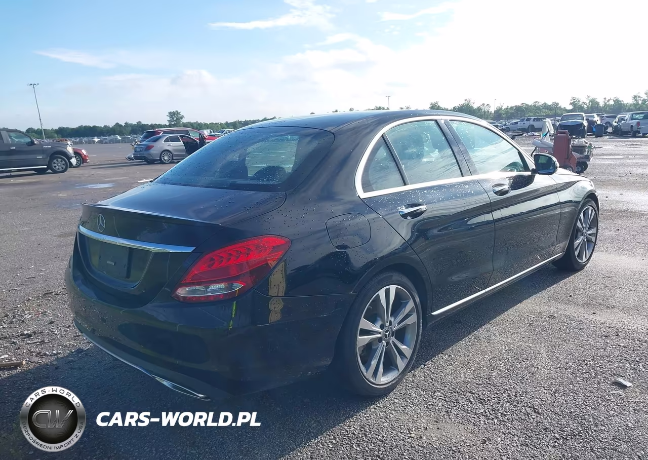 2018 Mercedes-Benz C 300 VIN:55SWF4JBXJU237953 - 4