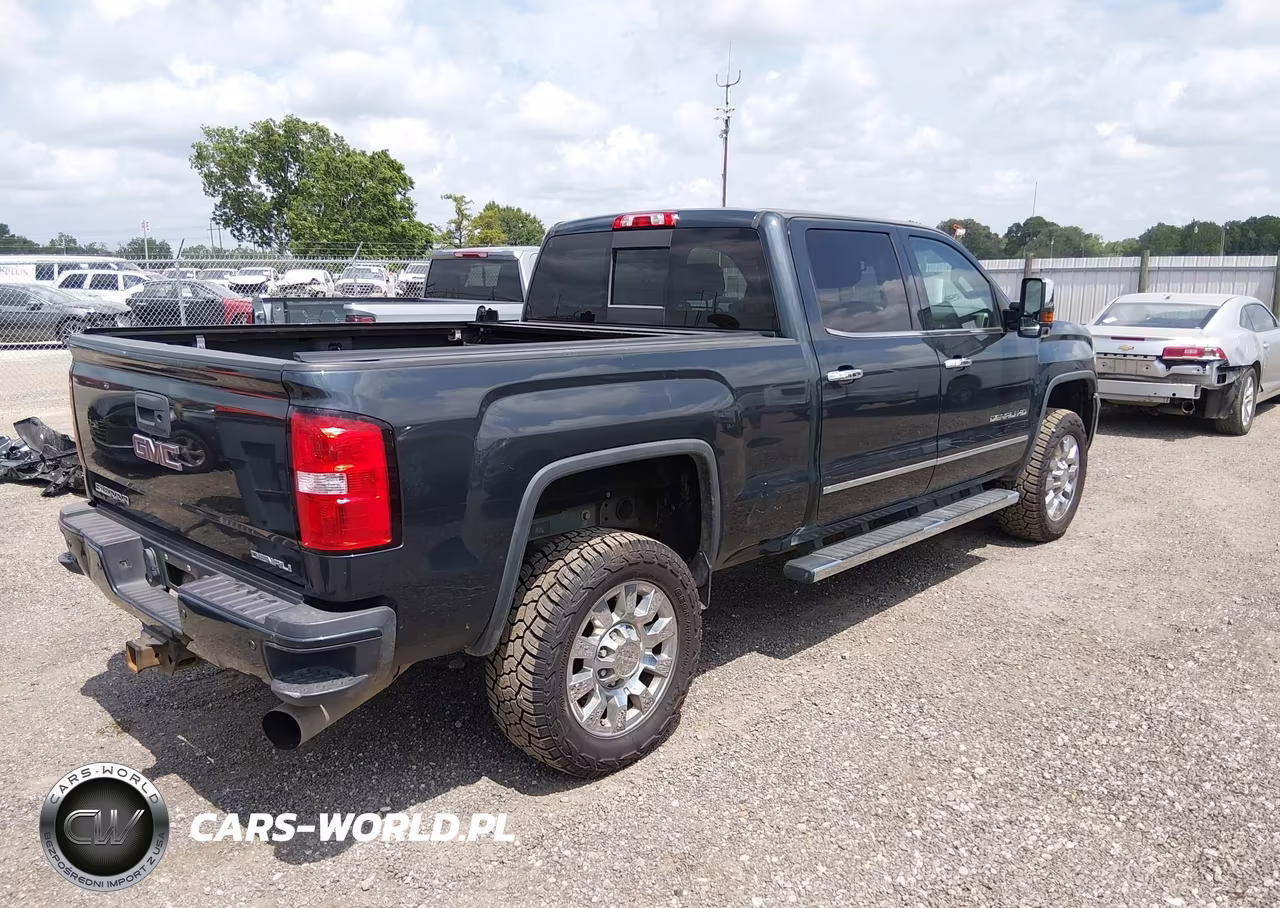 2018 GMC Sierra 2500Hd Denali VIN:1GT12UEY7JF111583 - 4