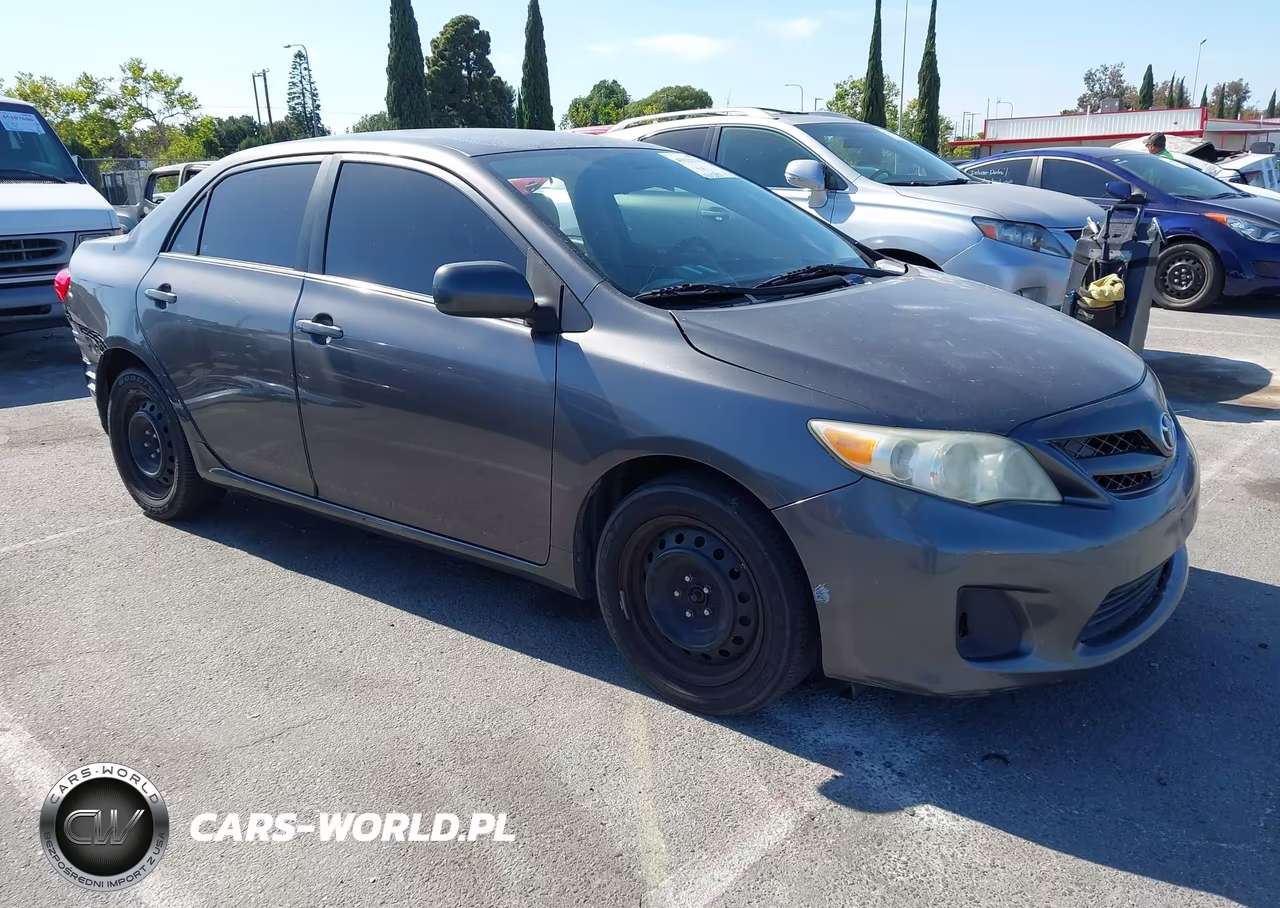 2013 Toyota Corolla Le – zdjęcie 1 z 18