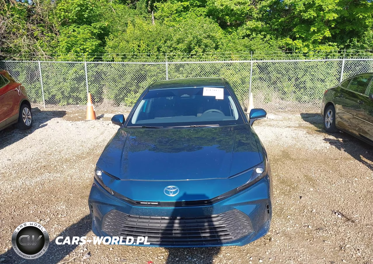 2025 Toyota Camry Le VIN:4T1DAACKXSU619973 - 12