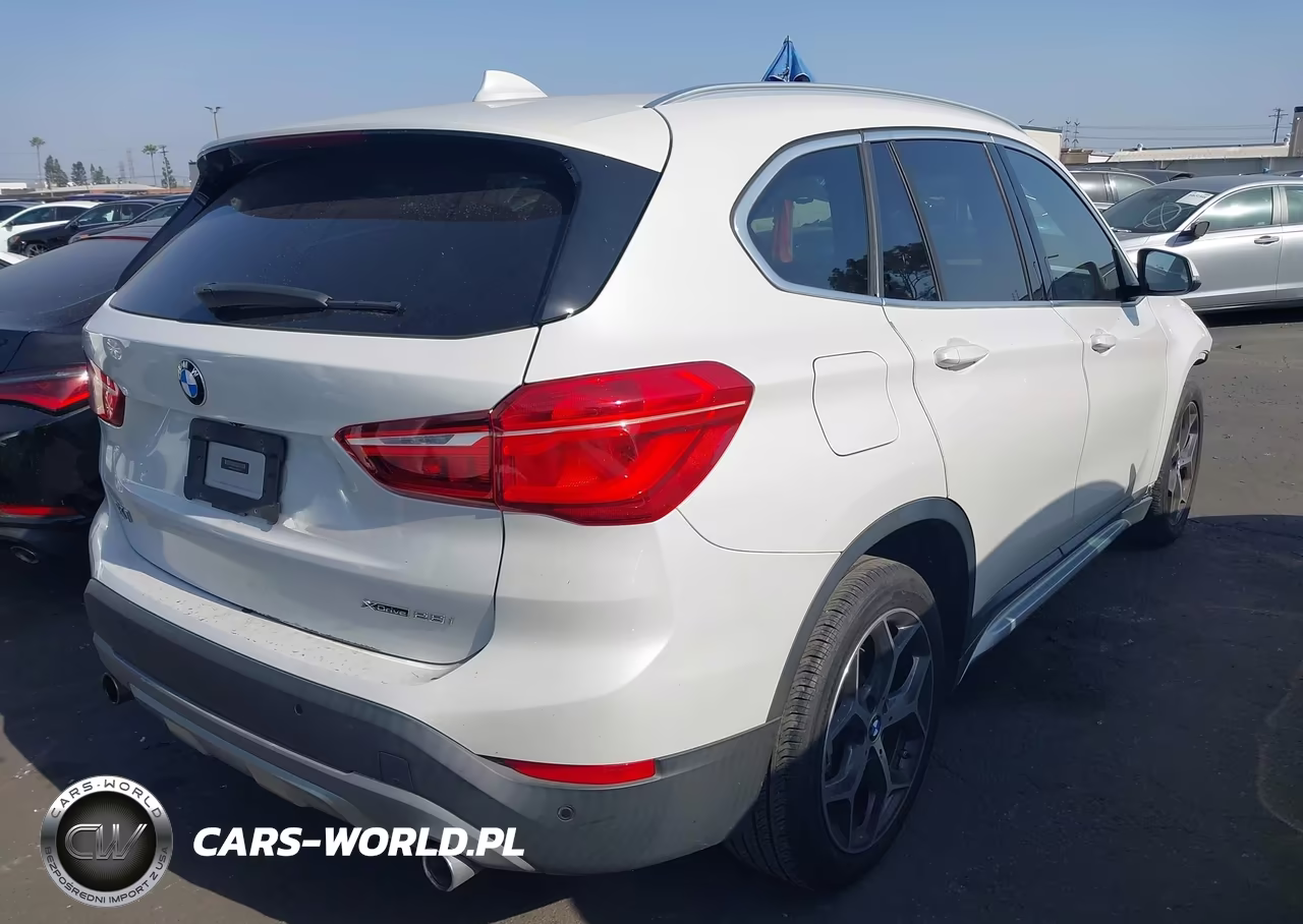 2018 BMW X1 xDrive28I VIN:WBXHT3C31J5L27368 - 4